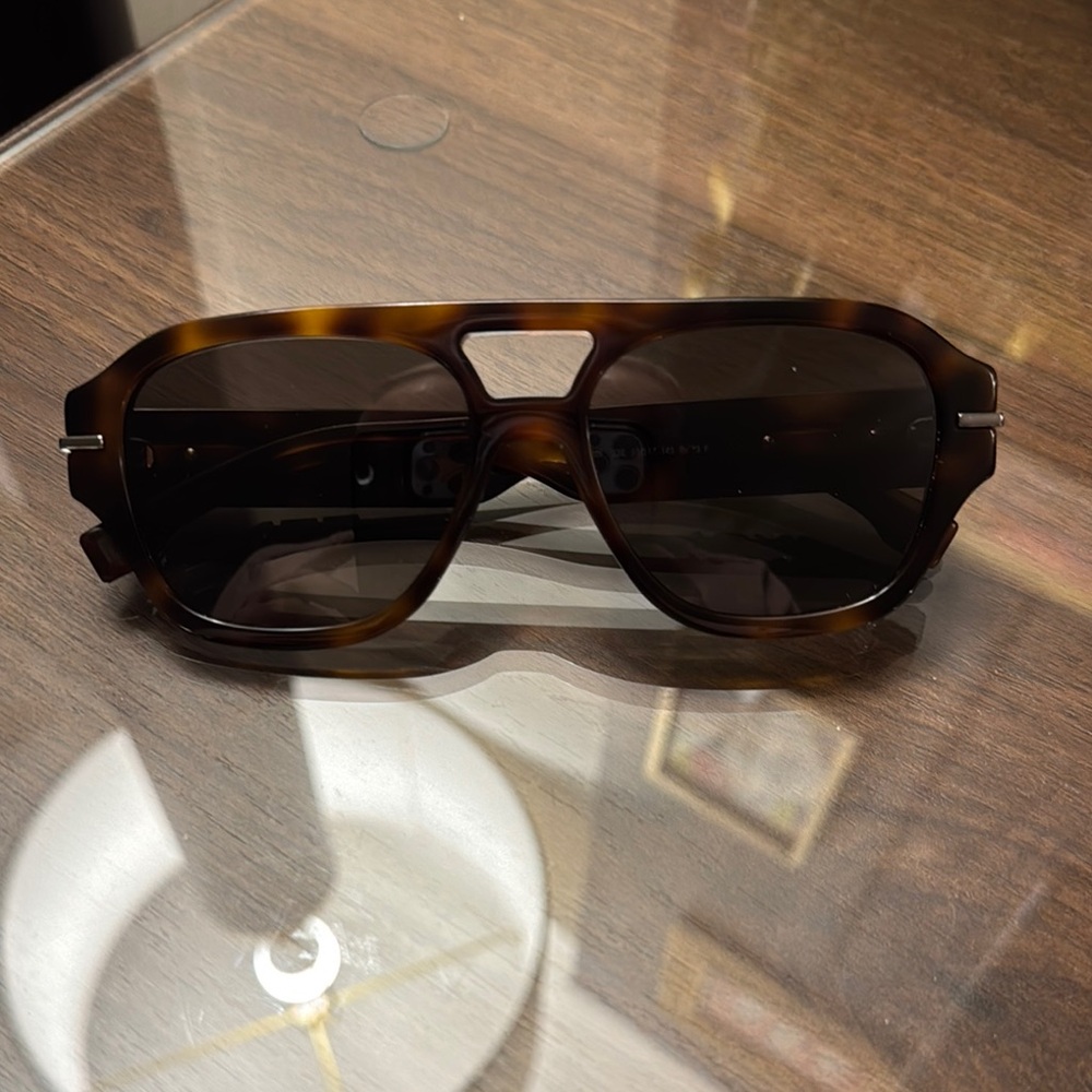 NWOT 🎈FENDI 🎈FENDIGRAPHY HAVANA FRAME SUNGLASSES 🎈 BROWN